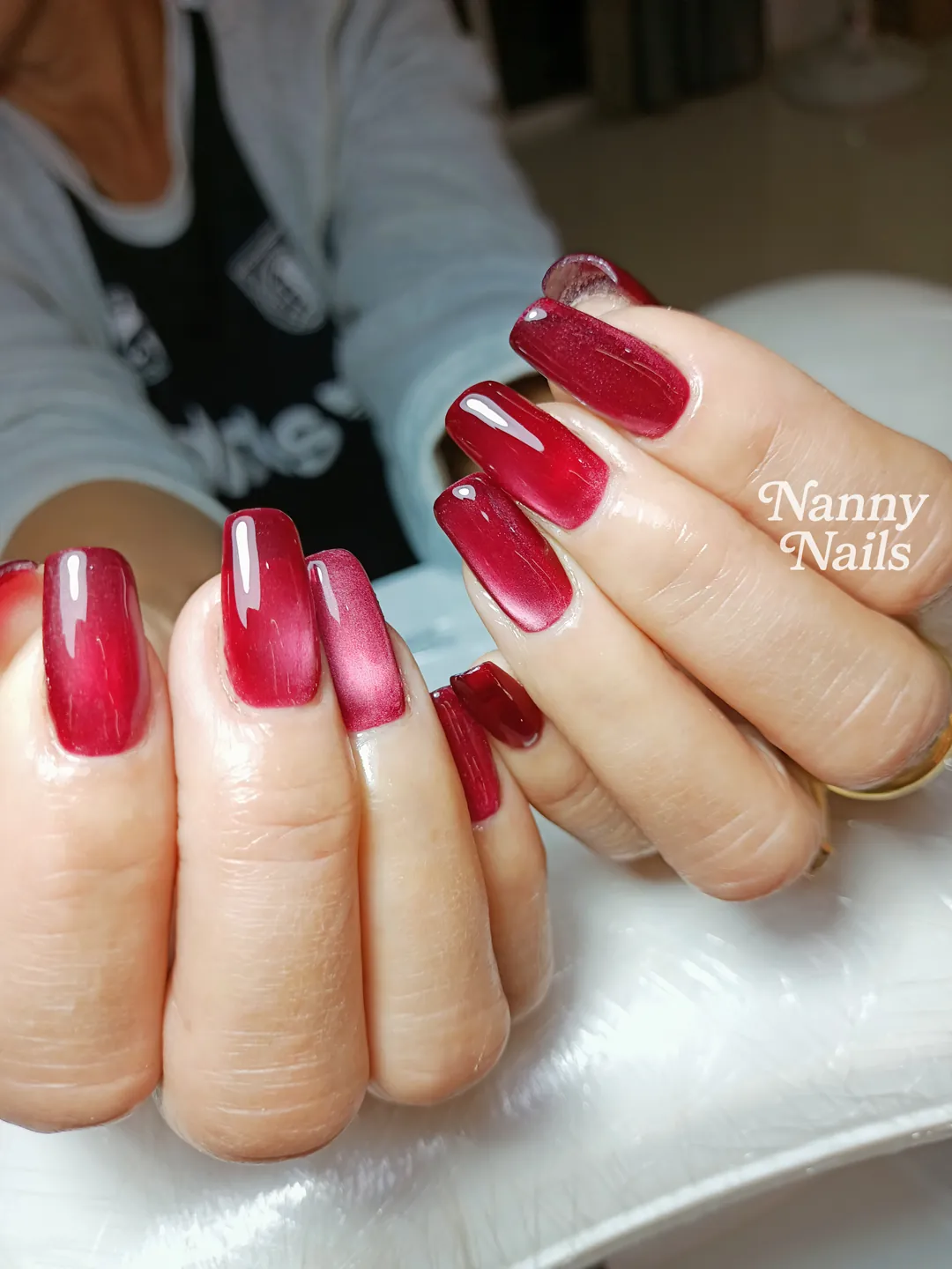 เล็บสีแดงแคทอาย เรียบหรูดูมีคลาส ลายเล็บมือ แดง รหัส A109 ร้านทำเล็บนครพนม Nanny Nails