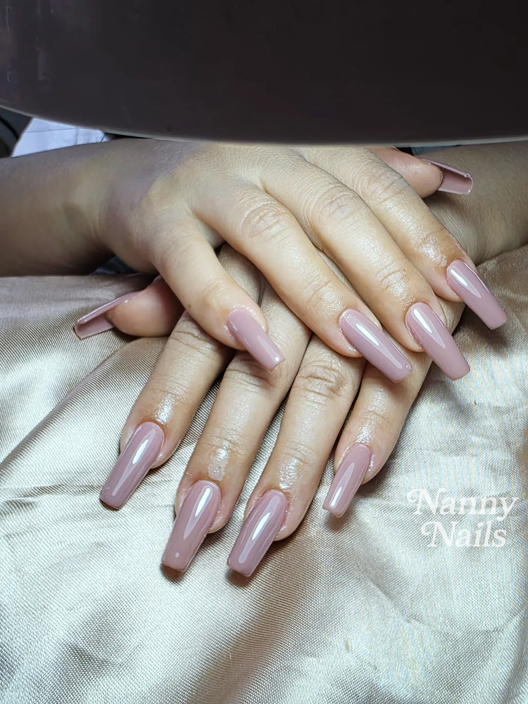 สีนู้ดโทนสุภาพ สีสวยขับผิว มือดูขาวผ่อง ต้องจัดแล้วที่ Nanny Nails ลายเล็บมือ นู้ด รหัส A150 ร้านทำเล็บนครพนม Nanny Nails