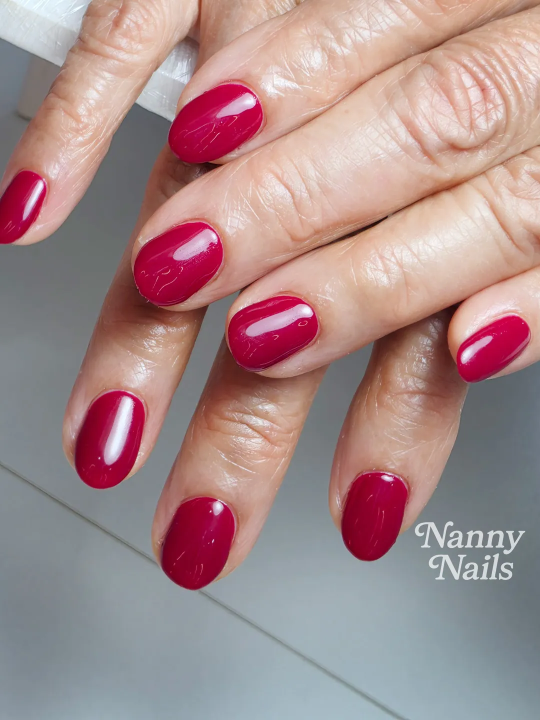 Classic Red สีแดงเชอร์รี่สุดคลาสสิก ทาแล้วมือขาวผ่อง ลายเล็บมือ แดง รหัส A158 ร้านทำเล็บนครพนม Nanny Nails