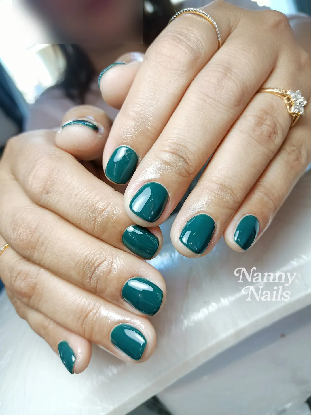 สีเขียวเหนี่ยวทรัพย์ เขียวเข้มขับผิวให้ขาวผ่อง ลายเล็บมือ เขียว รหัส A192 ร้านทำเล็บนครพนม Nanny Nails