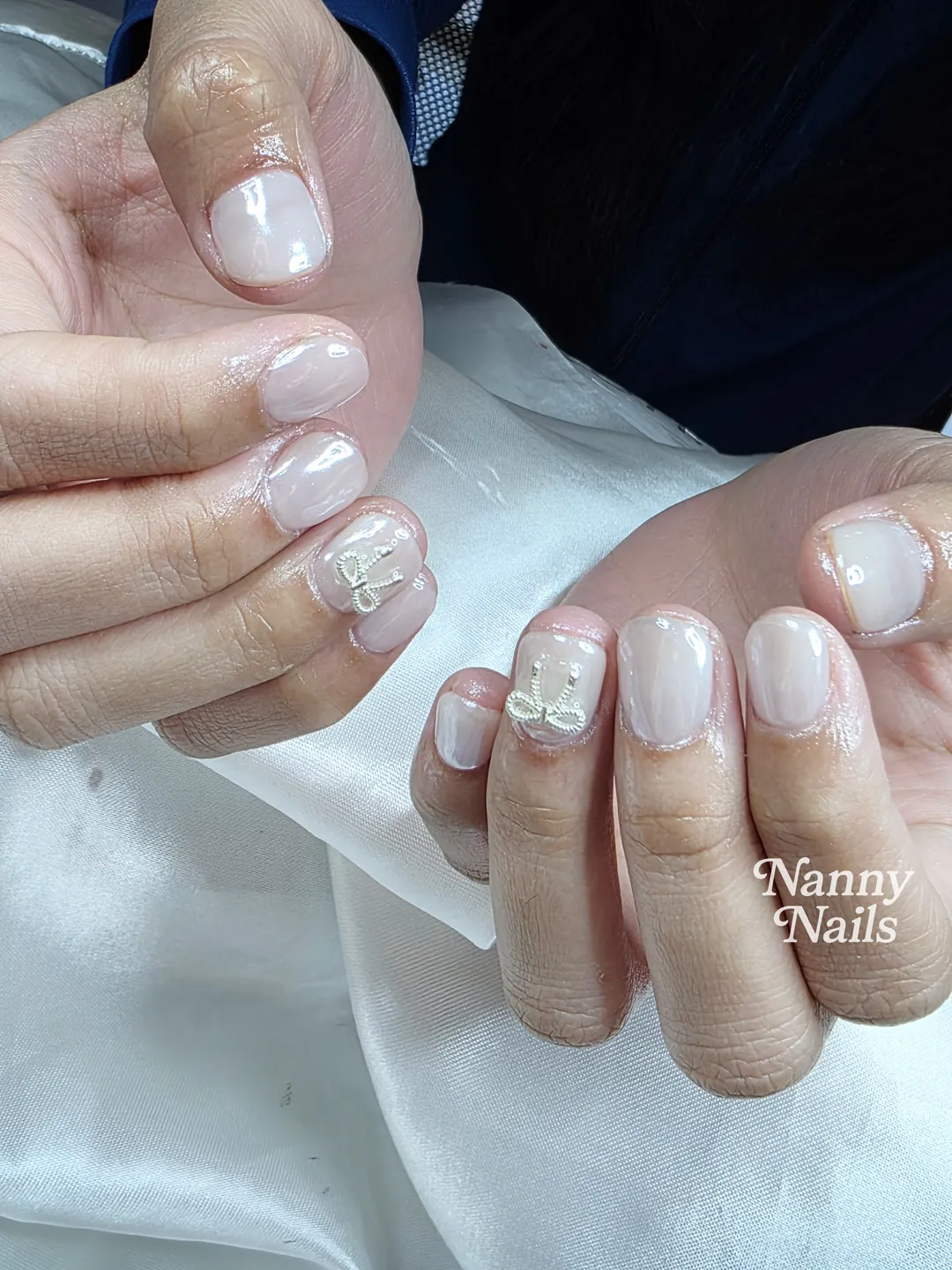 Sheer White + โบว์ขาวเล็กๆ น่ารักมาก ลายเล็บมือ นู้ด รหัส A224 ร้านทำเล็บนครพนม Nanny Nails