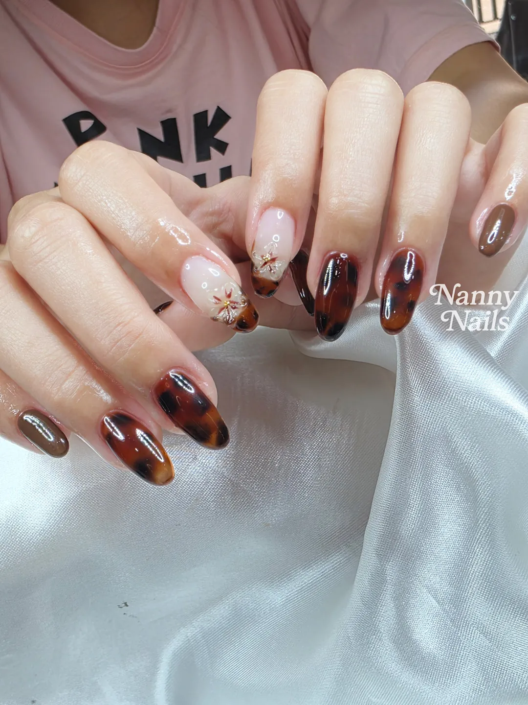 สีโทนฤดูใบไม้ร่วง ดู Fashion มาก ลายเล็บมือ น้ำตาล นู้ด รหัส A226 ร้านทำเล็บนครพนม Nanny Nails