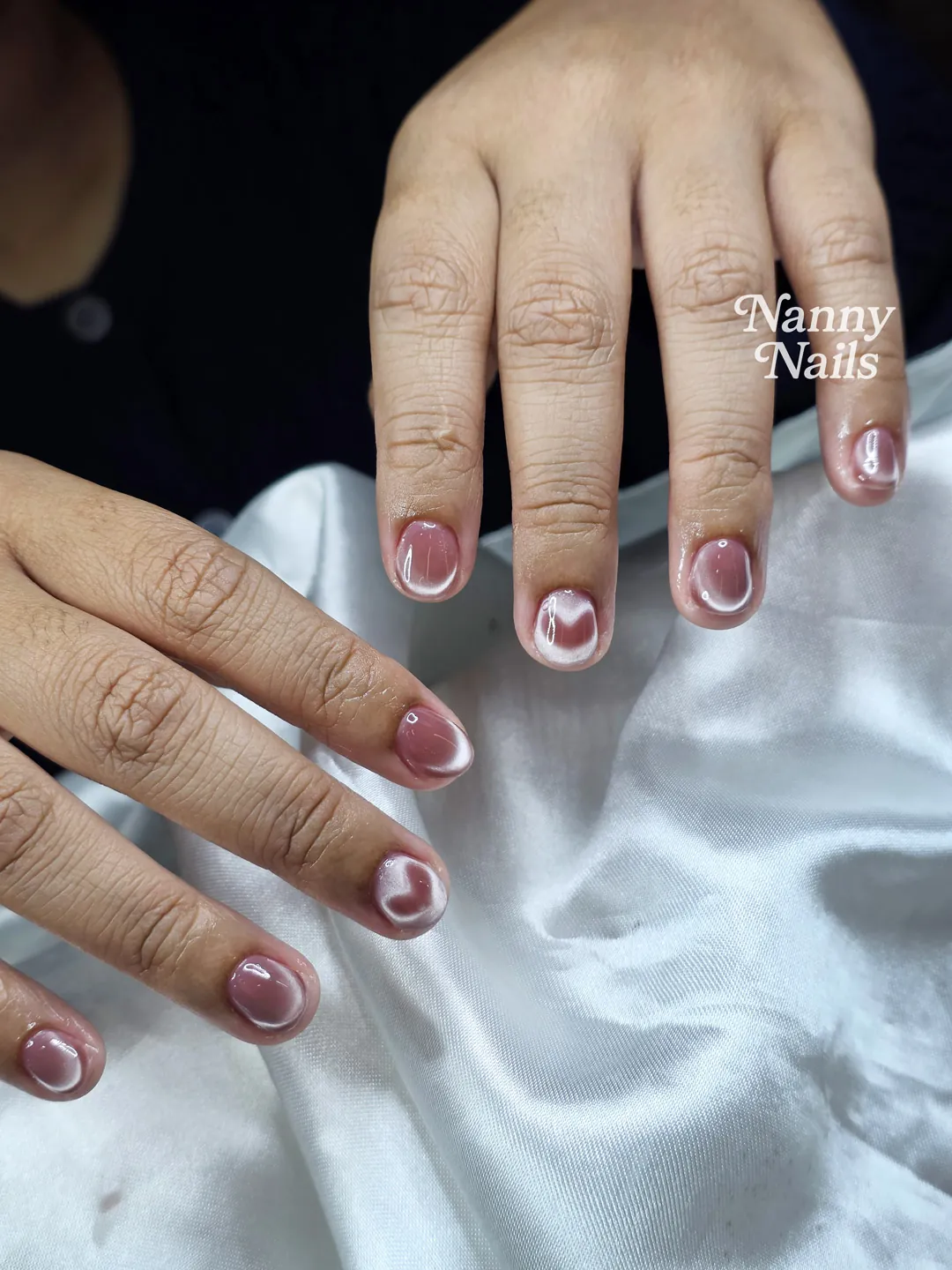 ลูกแก้วชมพูหมาก แต่งหัวใจขาวเล็กๆ น่ารักมาก ลายเล็บมือ นู้ด ขาว รหัส A237 ร้านทำเล็บนครพนม Nanny Nails