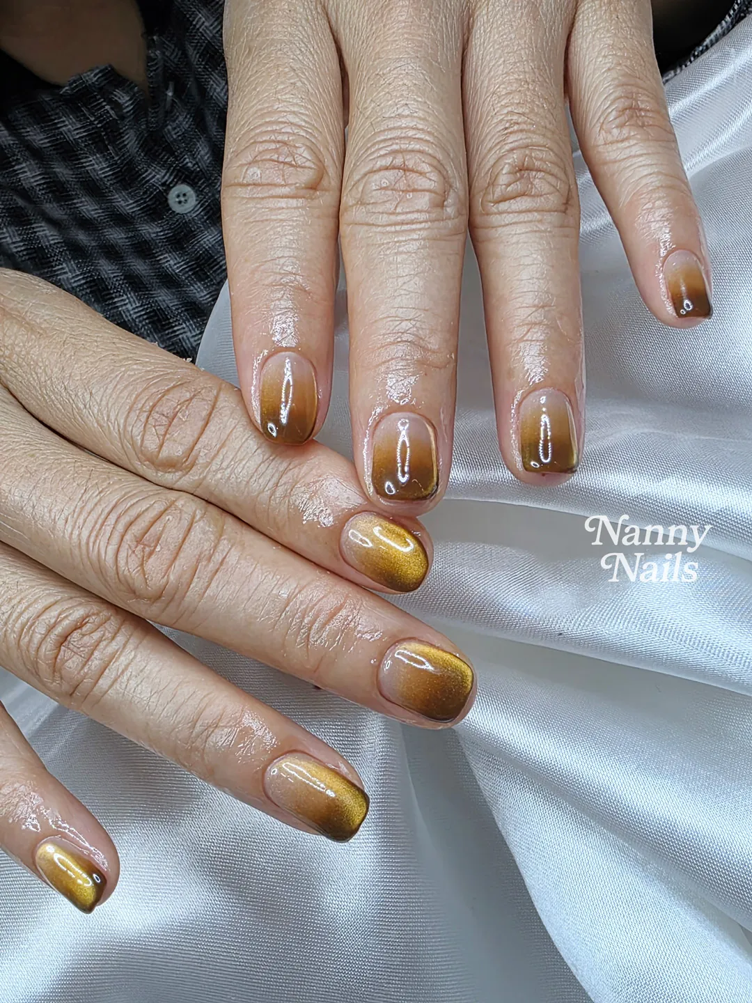 Gold Amber แคทอายทองเข้ม เล่นแสงวิ้งค์วับ ดูแพงมาก ลายเล็บมือ น้ำตาล ทอง รหัส A252 ร้านทำเล็บนครพนม Nanny Nails