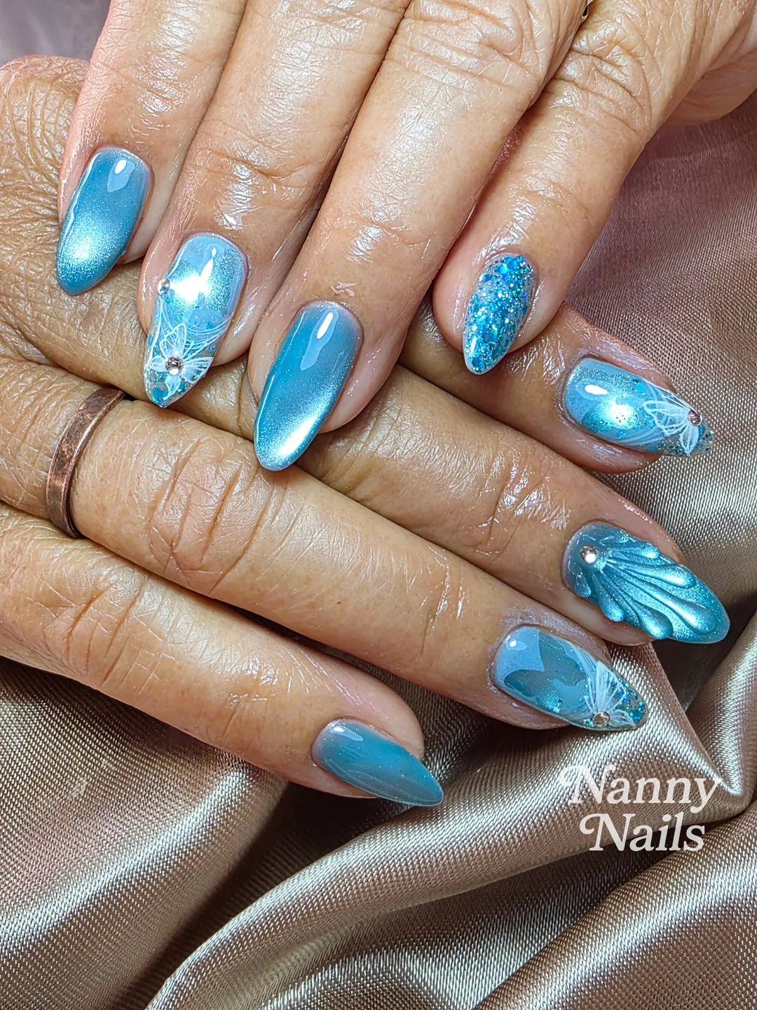 ฟ้า Chrome วิ้งค์วับที่ใครก็ตกหลุมรัก ลายเล็บมือ ฟ้า รหัส A279 ร้านทำเล็บนครพนม Nanny Nails