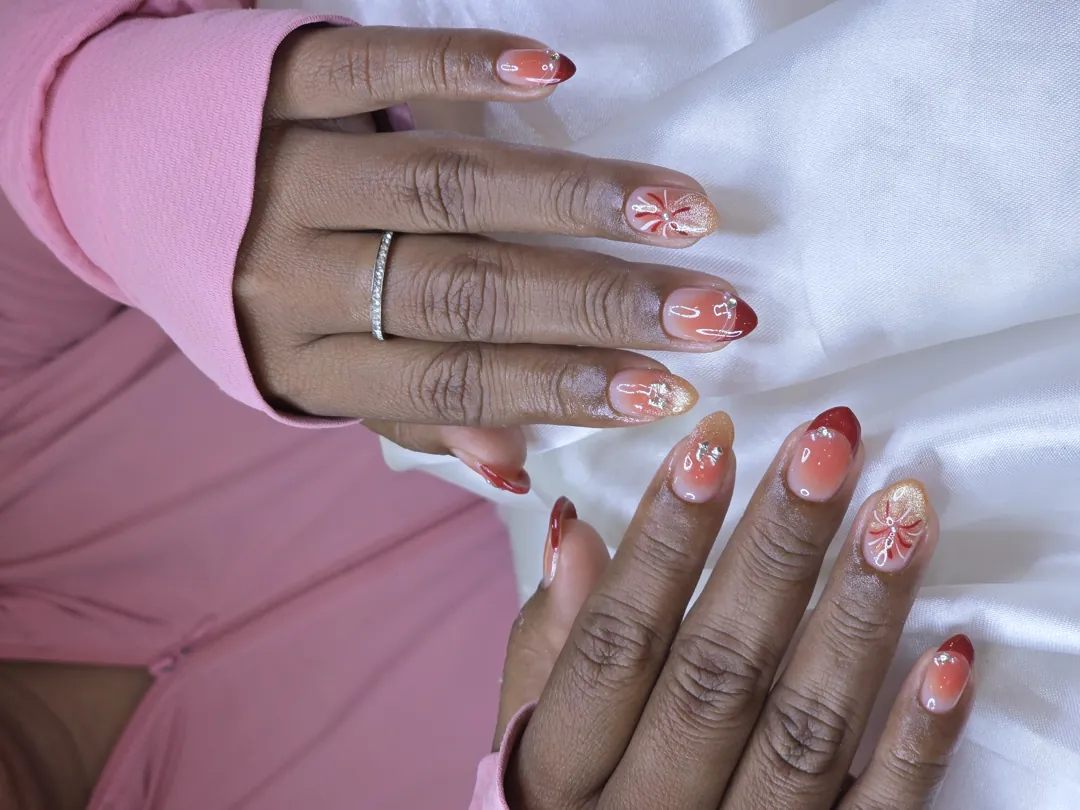 Red, Peach & Nude ombré, hand-painted nails — nail design A370 at Nanny Nails, nail salon in Nakhon Phanom Thailand