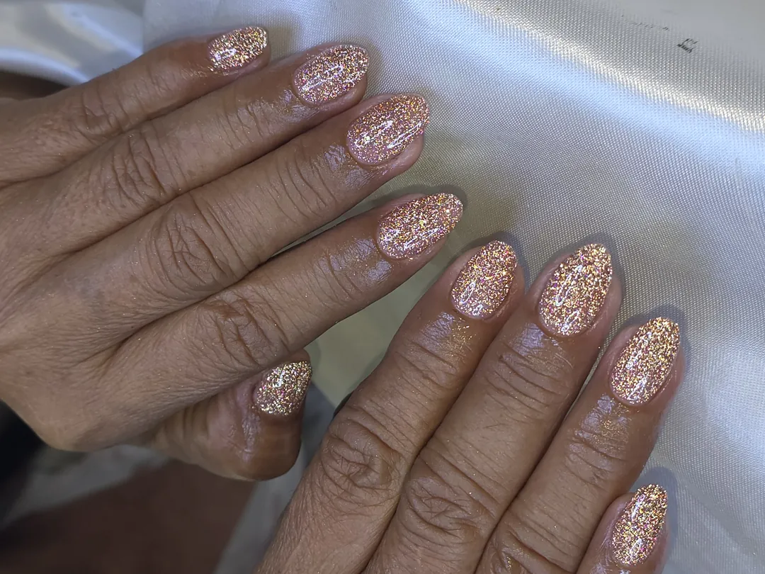 นู้ด ทอง กลิตเตอร์ ลายเล็บมือ นู้ด ทอง รหัส A372 ร้านทำเล็บนครพนม Nanny Nails