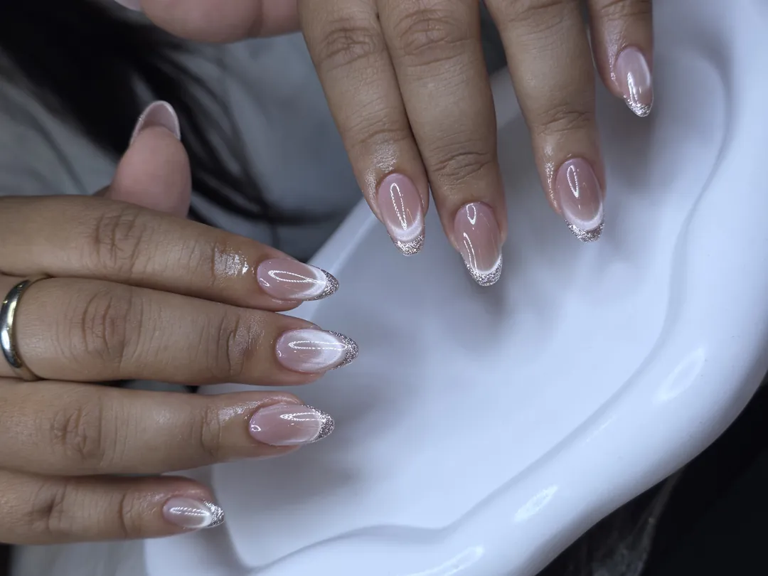 Nude Glitter French + Cat Eye Line เรียบหรูสายมิน ✨ ลายเล็บมือ นู้ด เงิน รหัส A388 ร้านทำเล็บนครพนม Nanny Nails