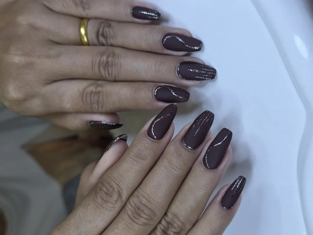 Chocolate Brown Matte + Metallic Swirl Line สายเข้มหรูดูแพง🤎✨ ลายเล็บมือ น้ำตาล รหัส A394 ร้านทำเล็บนครพนม Nanny Nails