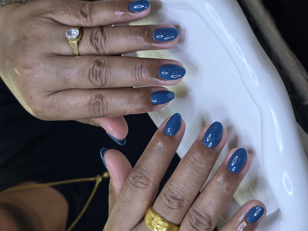 Blue Denim + ลาย Cat Eye หยดน้ำมินิมอล เรียบหรู 💙✨ ลายเล็บมือ น้ำเงิน รหัส A436 ร้านทำเล็บนครพนม Nanny Nails