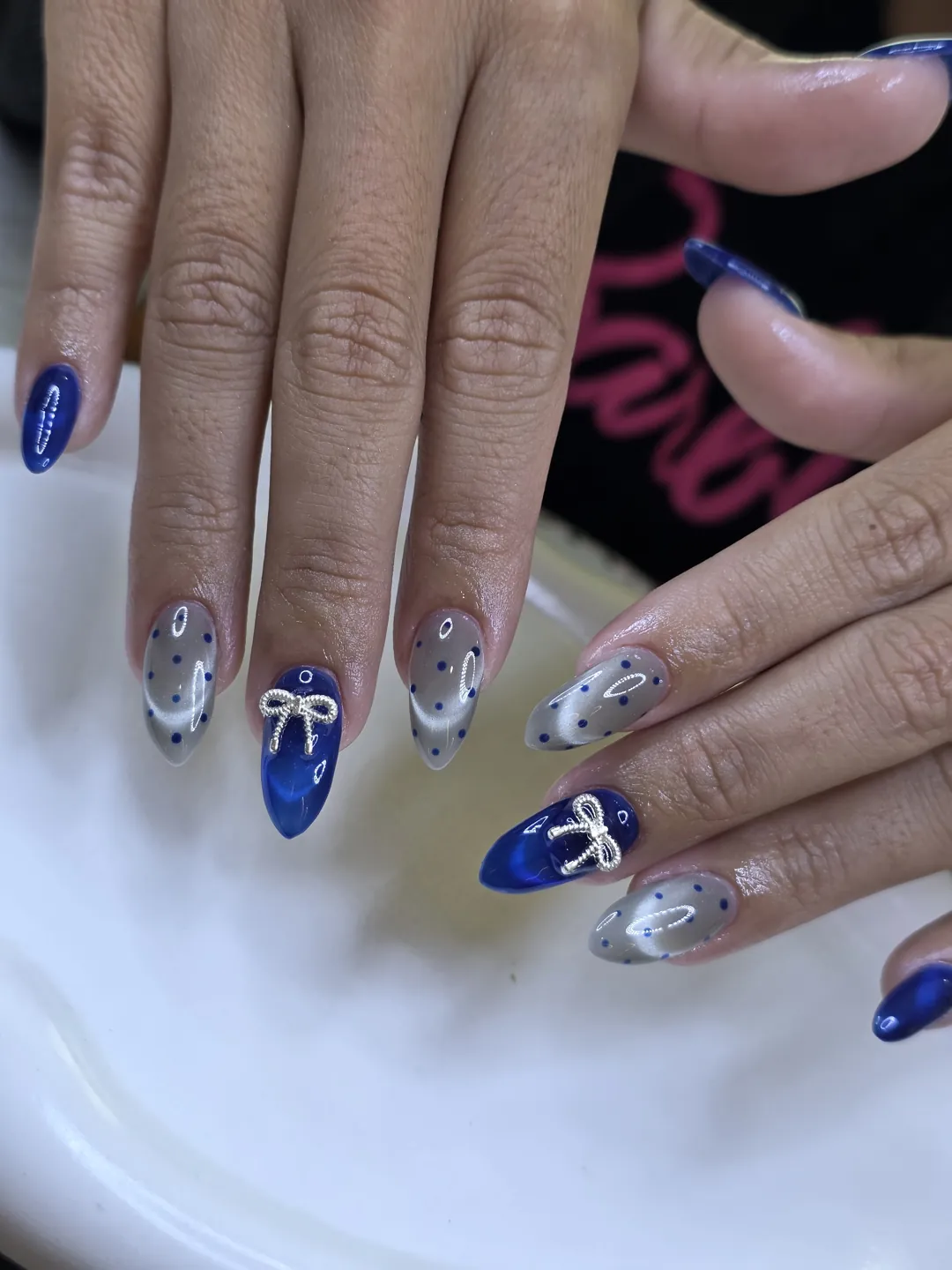น้ำเงิน ลูกแก้ว + โบว์มุก Polka Dot เทา 💙 ลายเล็บมือ น้ำเงิน เทา เงิน รหัส A507 ร้านทำเล็บนครพนม Nanny Nails