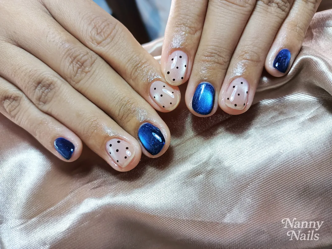 ลูกแก้วสีน้ำเงินสะดุดตา ใครเห็นก็ถามว่าทำที่ไหน ลายเล็บมือ น้ำเงิน นู้ด ดำ รหัส A60 ร้านทำเล็บนครพนม Nanny Nails