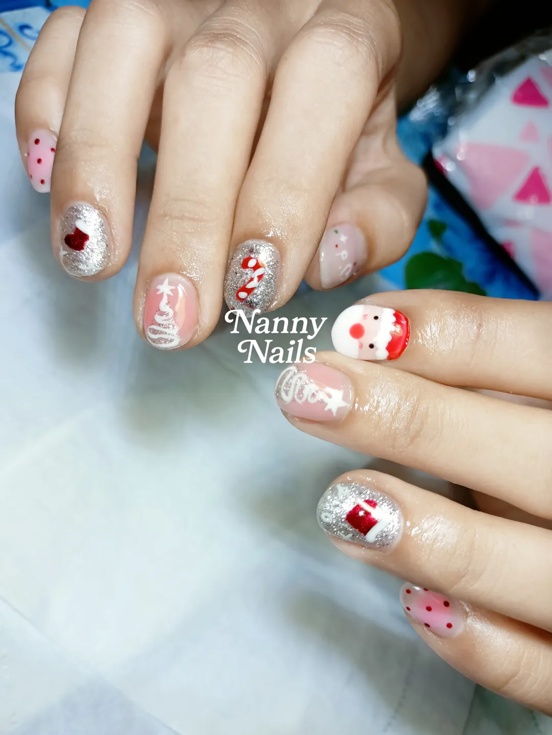 งานเพ้นท์ซานต้าสุดคิวท์ 🎅 ลายเล็บมือ นู้ด เงิน แดง ขาว รหัส A81 ร้านทำเล็บนครพนม Nanny Nails