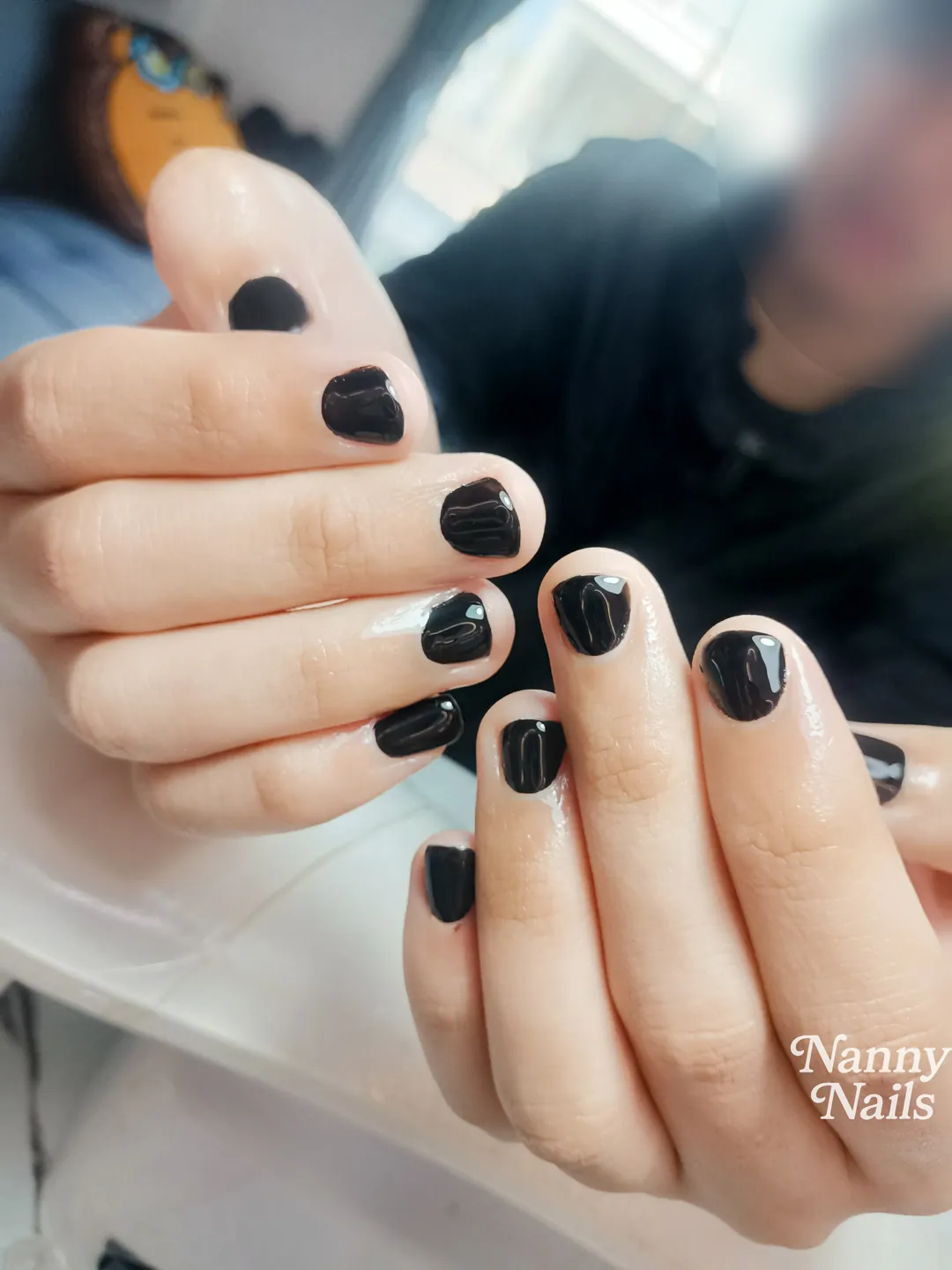 เล็บสีดำคลาสสิค เข้ากับทุกสไตล์ ลายเล็บมือ ดำ รหัส A95 ร้านทำเล็บนครพนม Nanny Nails