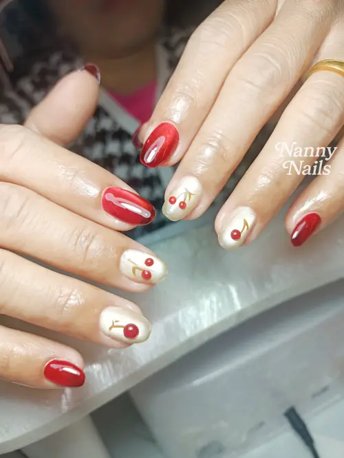 สีลูกแก้วแดงแมทช์กับเชอร์รี่ทอง สวยสะดุดตา เล่นแสงวิ้งค์ๆ รหัส A132