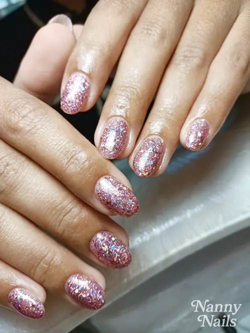 กลิตเตอร์แน่นๆ สีโรสโกลด์ ทาแล้วมือขาวออร่า รูปที่ 1 รหัส A202 ร้านทำเล็บนครพนม