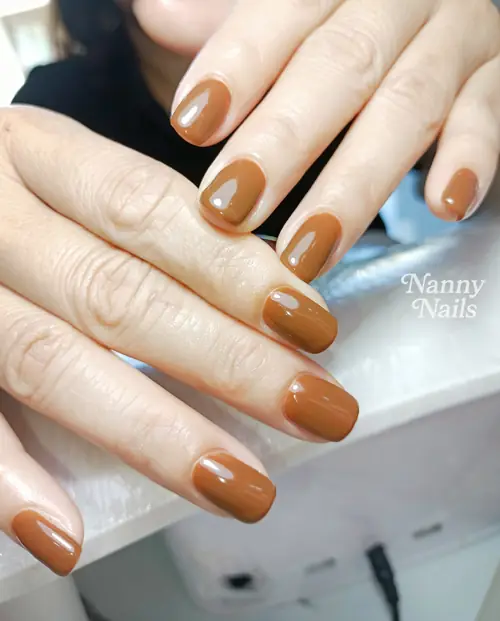 สีน้ำตาลคาราเมล เหมือนกาแฟยามเช้า ทาแล้วมือขาวผ่อง รหัส A205