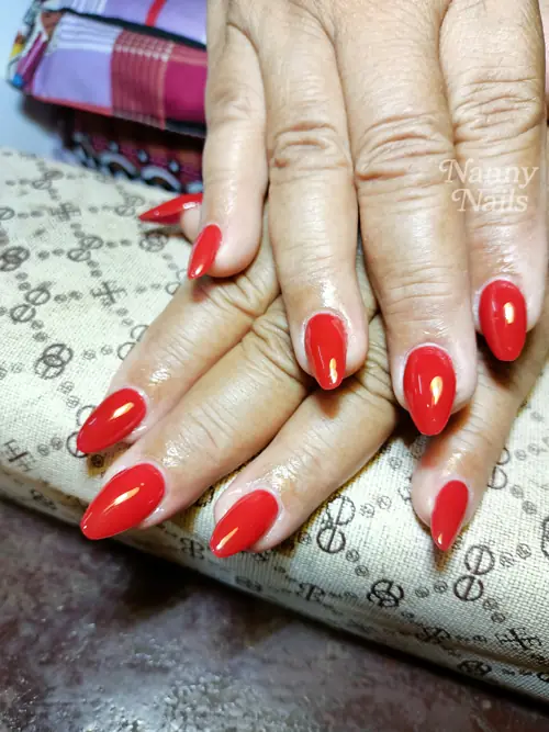 เล็บเจลสีแดงเงาวาว Red Diva - เรด ดีว่า รหัส A23