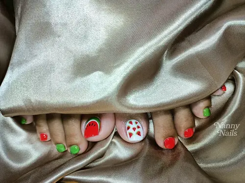 Red, Green & White solid colour, hand-painted toenails photo 2, code A25, Nanny Nails Nakhon Phanom