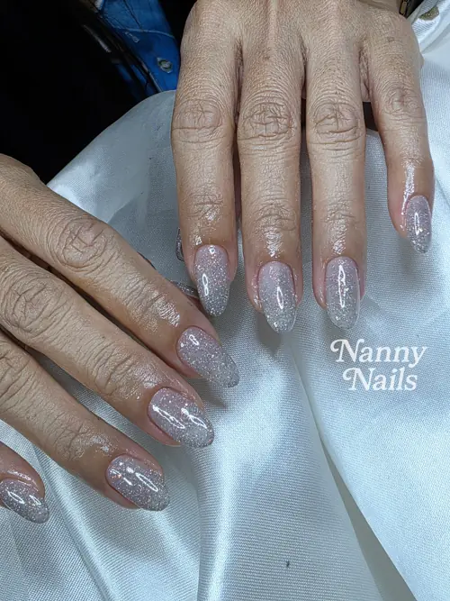 สีกลิตเตอร์วิ้ง ๆ มือแบบนี้ใครก็ต้องสะดุดตา แท็กเพื่อนที่ต้องดูโพสนี้เลย รูปที่ 1 รหัส A262 ร้านทำเล็บนครพนม