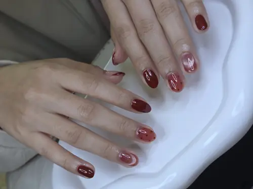 Wine Red Glossy + ลายจุดกระจาย มินิมอลหวานเท่ 🍷✨ รหัส A381