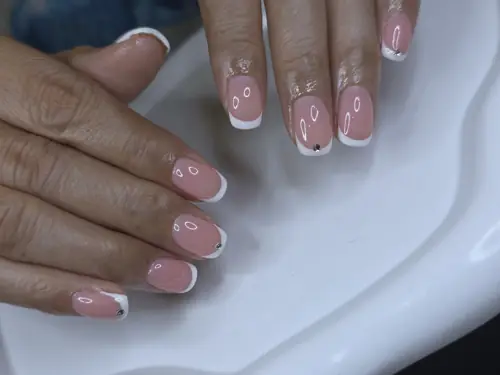 French ชมพูนู้ด + วงรีมินิมอล ประดับจุดสวารอฟสกี้ หวานเรียบหรู 💅✨ รหัส A382