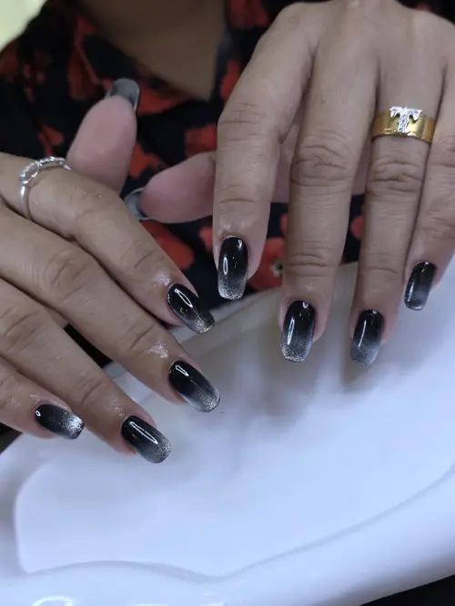 Black & Silver ombré, glitter nails — nail design A465 at Nanny Nails, nail salon in Nakhon Phanom Thailand