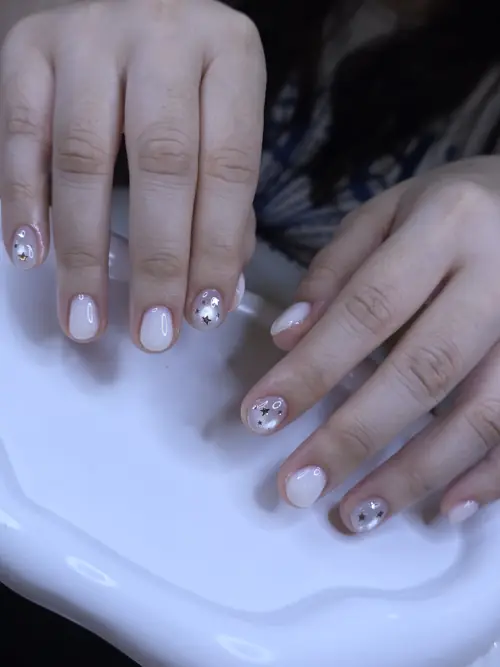 Nude & White solid colour, hand-painted nails — nail design A517 at Nanny Nails, nail salon in Nakhon Phanom Thailand