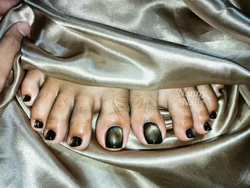 Black cat eye toenails — nail design A55 at Nanny Nails, nail salon in Nakhon Phanom Thailand
