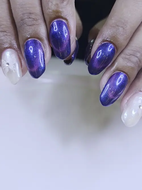 Purple & White cat eye, rhinestones nails — nail design A554 at Nanny Nails, nail salon in Nakhon Phanom Thailand