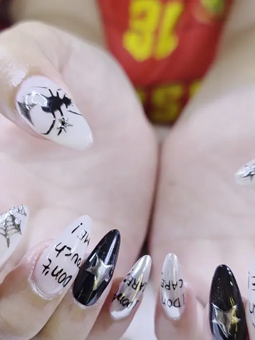 ขาว-ดำ ลายแมงมุม + ตัวอักษร ดาวเงิน Chrome ฮาโลวีน 🕷️ รูปที่ 2 รหัส A556 ร้านทำเล็บนครพนม